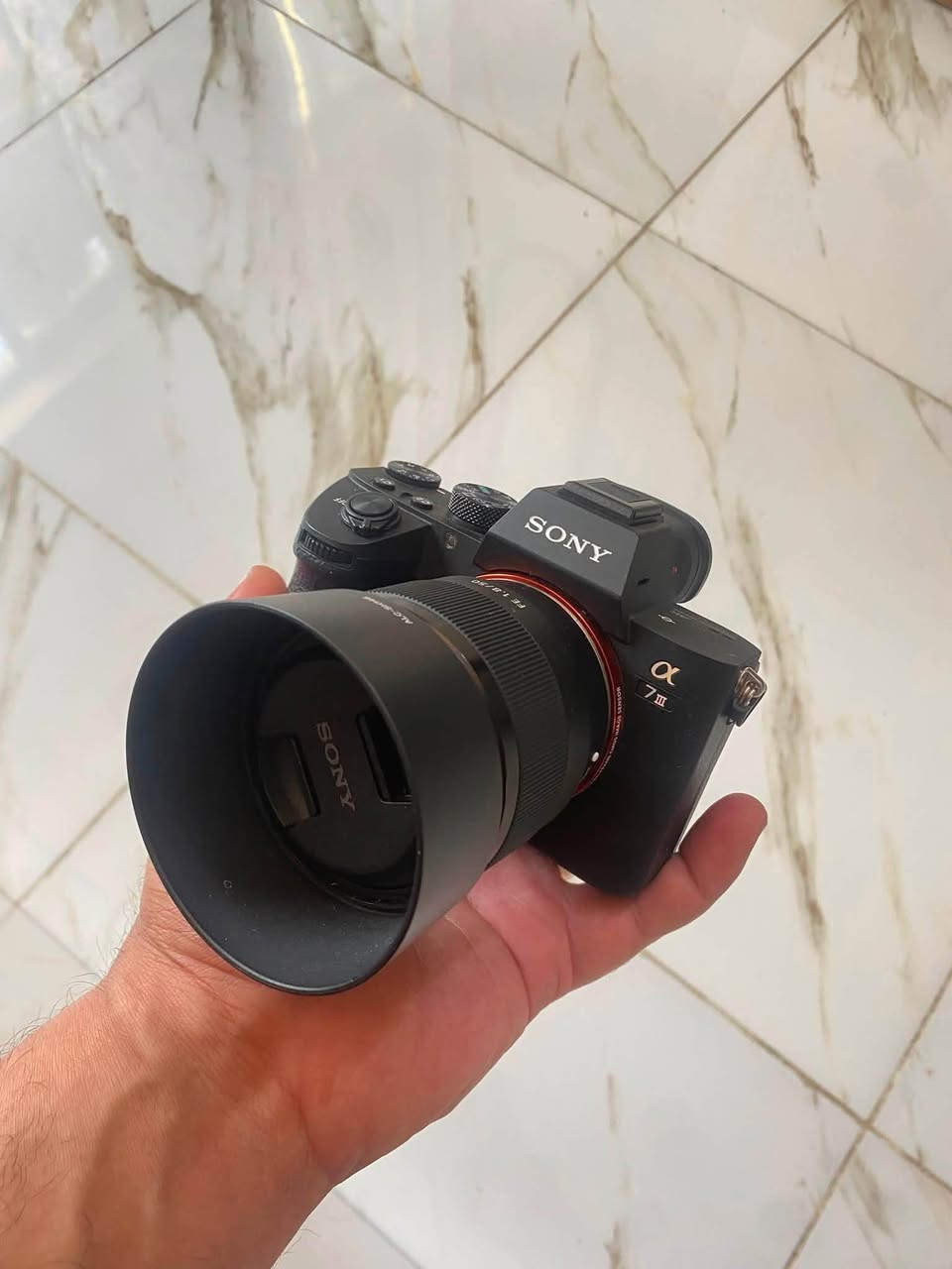 السلام عليكم…. كاميرا SONY A7III للبيع

الكاميرا استخدام شخصي  ونظافتها ٩٩٪؜ مابيها ولا شخط✅

وياها عدسة SONY 50mm وكل ملحقاتها كاملة✅

 كارتونة الكاميرا وكارتونة العدسة هم موجودة 

وجنطة كتف وياها ✅

الشتر مالتها 2,555 ✅

مايك صارلي ٣ ايام مشتري وموجود الوصل مالته من قرطاج✅

ورام ليكسر 128 G✅

متواجد فقط اتصال وواتس. ***********

سعر الكامره مع العدسه  مليوم و650 الف✅
 
المايك ماخده ب١٣٥. ابيعه ب ١١٥ ✅

الرام ماخده ب٧٠ الف ابيعه ب ٥٠ الف✅

متواجد فقط اتصال وواتس. ***********✅

مكاني بغداد المشتل✅
