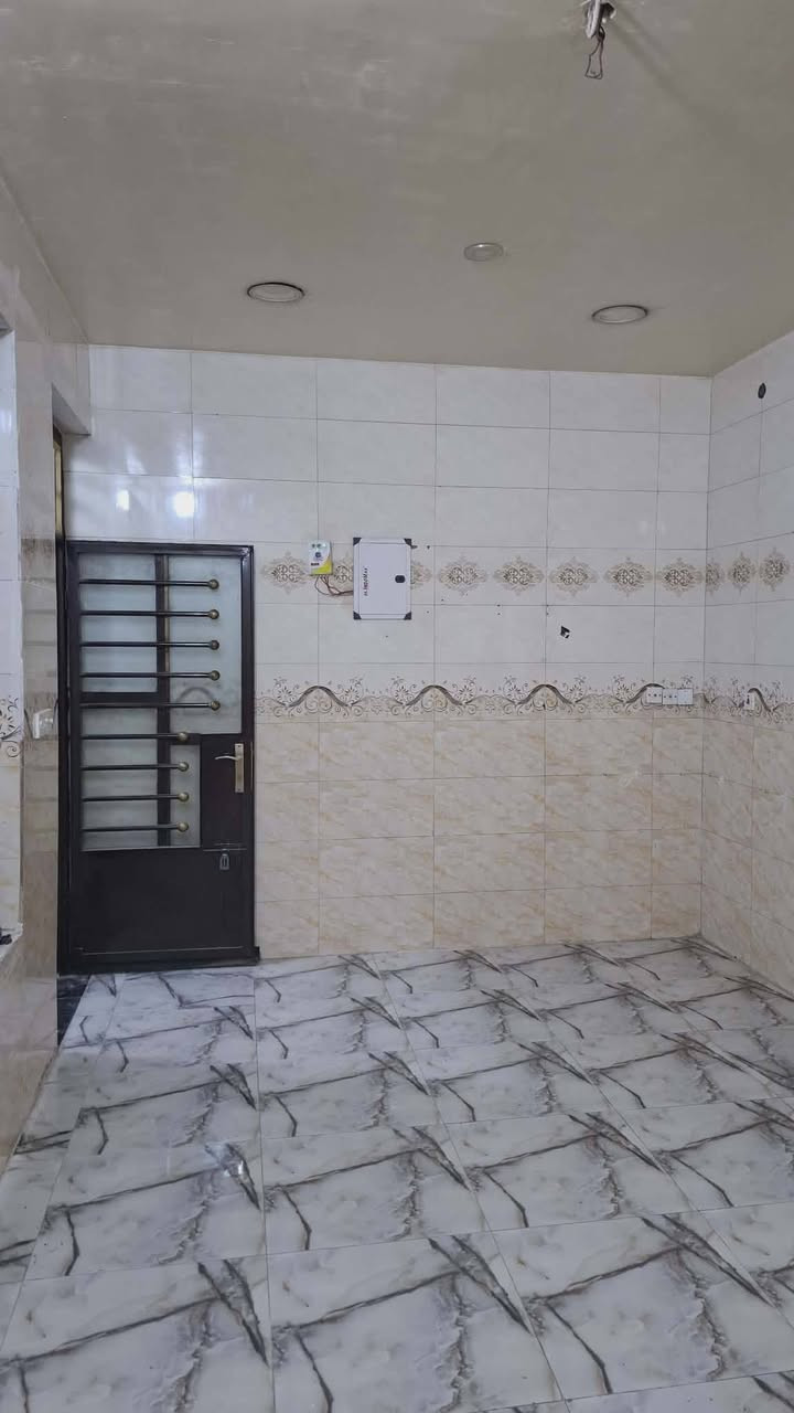 السلام عليكم
شقة طابق اول للايجار في الغزالية الشارع العام قرب شارع المركز تتكون من غرفتين والصالة والمطبخ مشترك وصحيات وبلكون
للاتصال :-***********
علي
