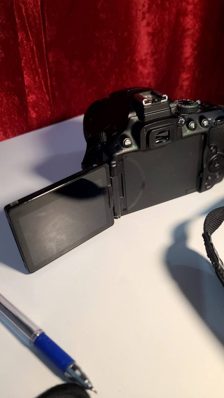 كامره نيكون D5300 📷
 شاشه قلاب كامرا جديده لوك الكامره ✅
 رام 16 كيكا مع شاحنه و بطاريه اصليه 🔋
مكاني بغداد حي تونس *********** ☎️
