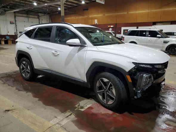 #أعـــلان_مــــــــــزاد #مكتب_بوابة_دبي
سعر نقل مخفض الى جميع الموانئ
ـ نوع السيارة : 2025 HYUNDAI TUCSON SEL
ـ تاريخ المزايدة : 20/11/2025 الساعة 6:00 مساء 
ـ السعر : حسب تاريخ المزايدة المذكور أعلاه: 1000$ دولار 
ـ الضرر والمواصفات : حسب الصور المرفقة
-جميع السيارات الهايبرد الكهرباء معفي
من الكمرك الضريبة والرقم مجاناً
ملاحـــظــة .. السيارات المعروضة داخل الصفحة هي مجرد نماذج بسيطة للمزاد
وللمزيد من المعلومات الحضور الساعة الرابعة عصرا الى مقر الشركة الكائن في:
شارع الحزام الاخضر المدينة المايئة- مقابيل حي العدالة #النجف_الاشرف
المكتب ***********
زيد الطفيلي***********
عبد الله الزاملي***********
للانضمام لكروب الواتساب اضغط ع رابط
https://chat.whatsapp.com/HEg5DTFOYCnFPwSoSvOuuq
