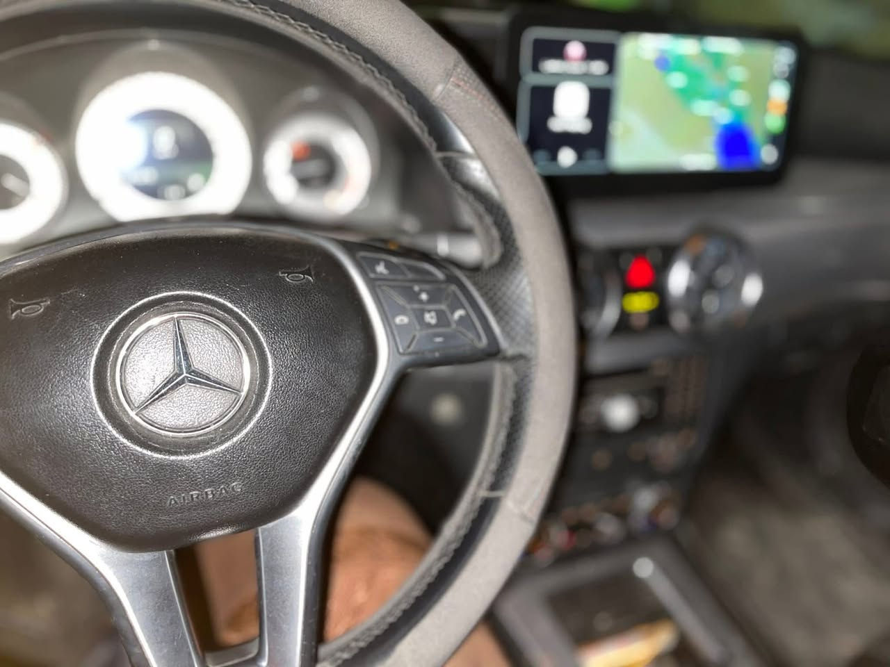 السلام  عليكم 160 ورقة السعر
السعر160 ورقة 

مرسيدس بنز GLK 350

للبيع موديل 2014

رقم بغداد  

السيارة نظيفة جدا خالية من كل نقص 

زيرو مسج

بصمة

داخل اسود جلد 

شاشة تحديث من شركة مرسيدس 

شاشات خلفية

خمس ابواب بصمة 

تدفئة كشنات أمامية

محرك   3500 

6 سلندر

سيدي جنجر 6 أقراص

شاشة كبيرة وسطية وكاميرا خلفية 

حساس مطر

نظام اقتصادي ايكو 

اطفاء ذاتي 

بارك ذاتي عند فتح باب السائق 

ليد أمامي

تحكم ستيرن 

مثبت سرعة 

ويل كب 20

بانوراما 

محرك اقتصادي 

وارد امريكي   ضربتة دعامية ومبدل نفس اللون 

اعلى فئة في glk 

***********
