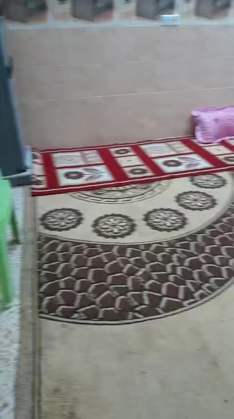 السلام عليكم
دار للبيع يحتوي على 2 غرف نوم+استقبال+صاله+مطبخ المساحة 300 متر البناء 140م العنوان جسر ديالى القديم 
جامع طه الموقع على الشارع خدمات كاملة ماء مجاري تبليط
مكلف بلنشر 
رقم صاحب الدار***********9بي واتساب
