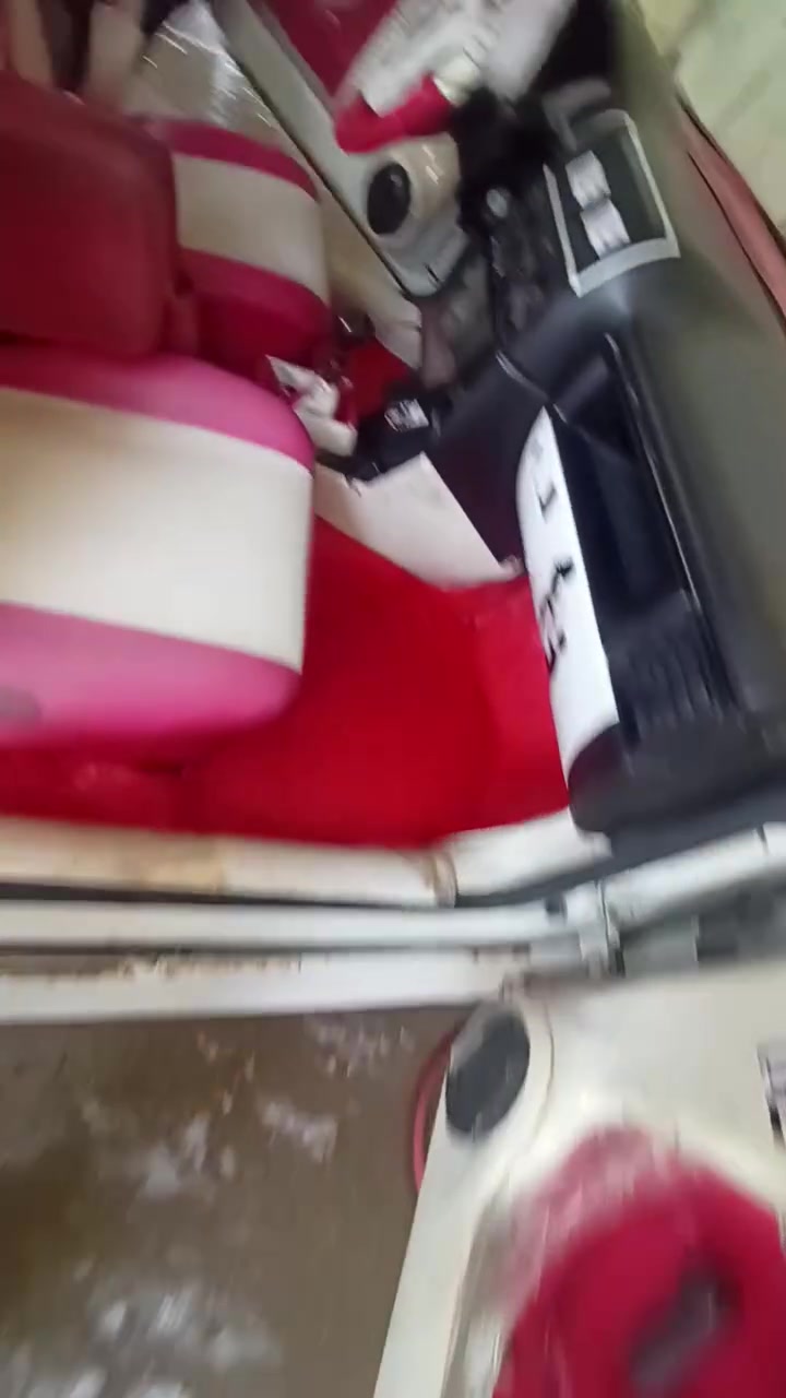 السلام عليكم لايتات للبيع مع داخل كامل سبورت الشاري يتصل ***********او ***********
