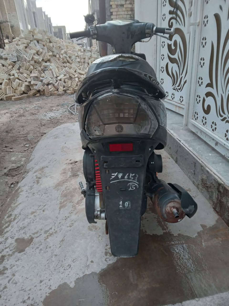 السلام عليكم دراجه ماكس للبيع دراجه كله ابلادي سلف هندر دراجه كلش حلوه بس كابريتر وسخ السعر ٥٠٠ وبيه مجال مكاني البياع حي اسويب ***********هاذه رقمي واتساب
