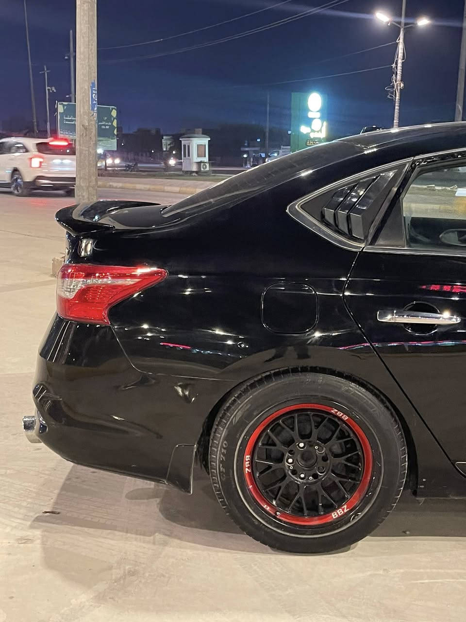 سنترا SV 2018 رقم واسط
فول مواصفات SV  ماشية 105 الف ميل 
( بصمة تشغيل وابواب / فتحة سقف / شاشة وكامرة خلفية / تحكم ستيرن + مثبت سرعة / 3 وضعيات قيادة سبورت وايكو ونورمل / تبريد شاشة مناخ منفصل / مانع انزلاق ) بيها لايتات زنون عالي ناصي وكشافات  
بيها ويل رياضي تو سايز   غرفتها نضيفه كلش 
اسيارة مسويلها ادامة كاملة
تايرات زوج امامي جدد / باتري جديد / صدر امامي كامل جديد
محرك طابوكه جديده  / گير ما مفتوح ومبدل دهن جديد
حادثها 3 قطع  جاملغات امامي وبنيد 
 والجاملغ خلفي جهة السايق صبغ فقط
نقوصات السيارة 
 1- تبريد ( نقص راديتر وغاز فقط ) التدفئة شغالة *
2-سنوية ساقطة صارلها شهرين 
مكاني كوت ***********
