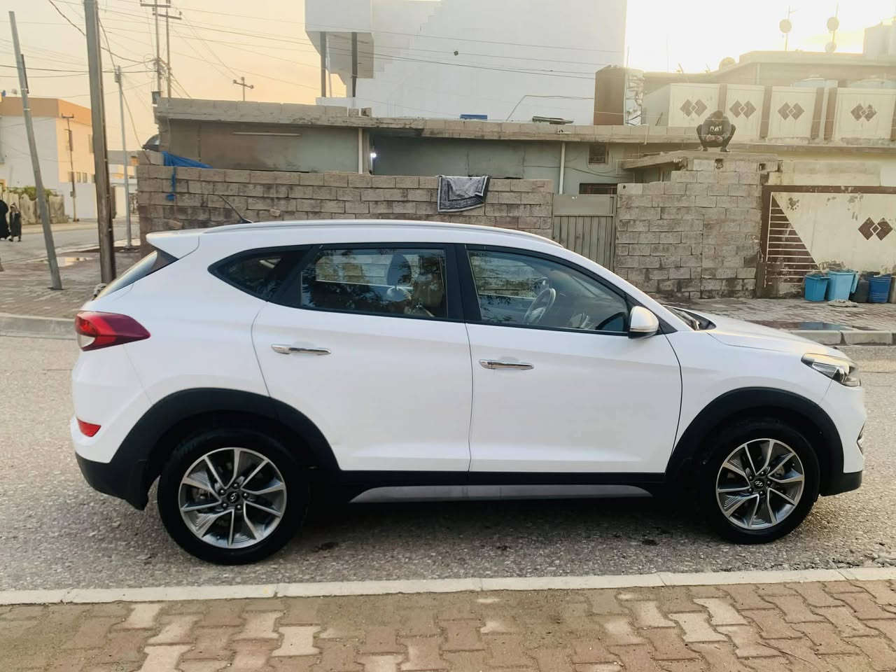 توسان كوري 18 ماشي 94k اتصال ***********
