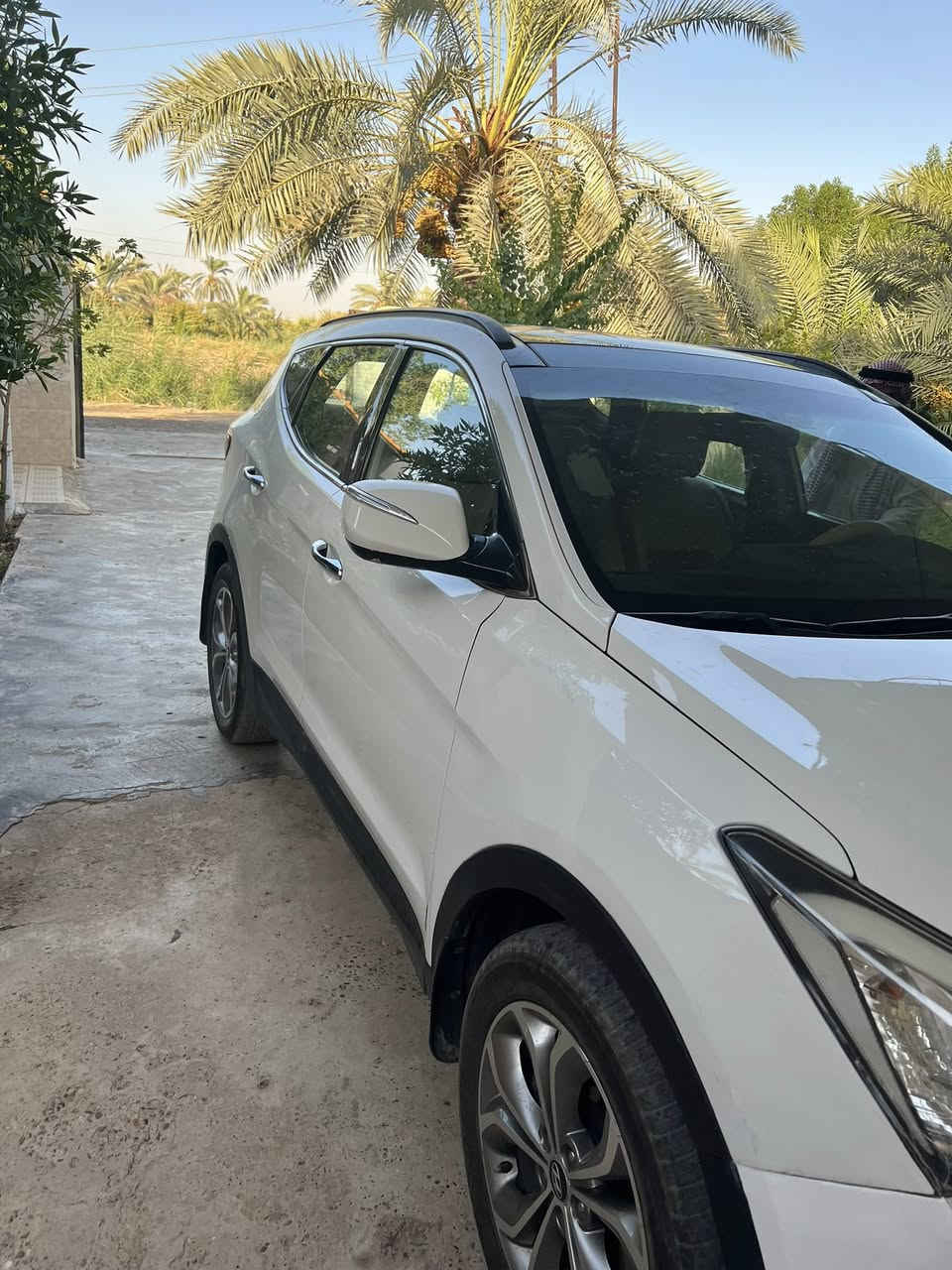 سنتافيه ١٣ خليجيه محرك ٢٤٠٠ و ٧ راكب فول مواصفات عدا البصمه مبيها صبغ ولا قطره بارد فقط
***********
