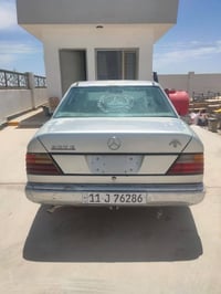 مرسيدس دب • ١٩٨٨ • مكينة ٢٥٠٠