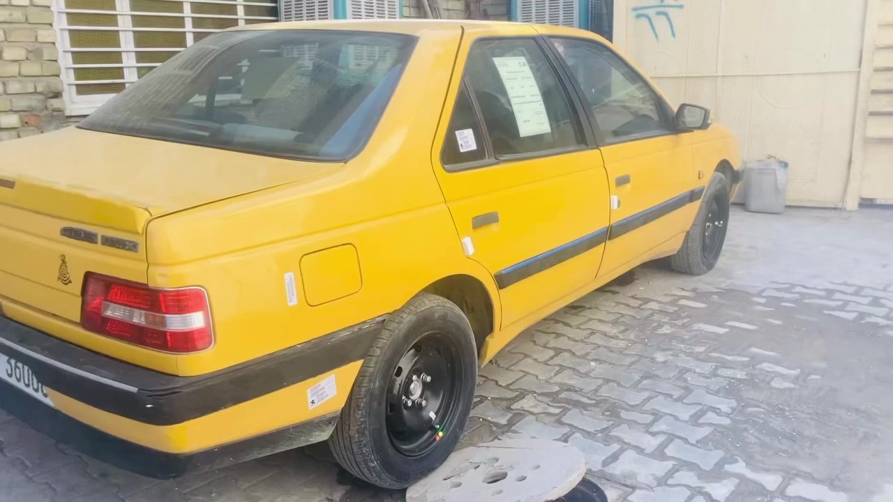 السلام عليكم خوتي الطيبين سياره بيجو جل اكس مديل 2011مكينه لاتبخير كير خير من الله تبريد خير من الله صدر امامي جديد فقط دبل خلفي واكف تم تاير سياره حلوه بيه تلكيطات بل هلال خلفي والباقي سياره كفاله عامه من كلشي هئه مصفره رقم جديد تحويل ثاني يوم يعني كلشي بيه كفاله مكان سياره بلديات شارع امرورالسعر 31وبيه مجال بصيط  رقم الهاتف ***********
