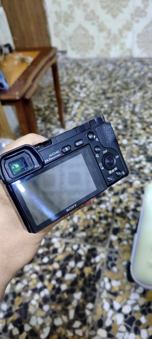 السلام عليكم كامرة سوني a6000 كامرة جدا نظيف 
الدقه :24.3   مكاني: بغداد 
الرقم:***********
