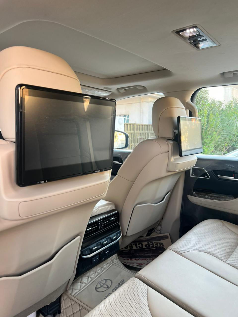 السلام عليكم
لاند كروز 2022
مكفوله كفاله عامه
السياره مغلفه ppf كامل حمايه للسياره ضمان 10 سنوات
ماشيه 35 الف كيلو خليجي
كامل الصيانه بشركه تيوتا السياره متعوب عليها ونضيفه
رقم التواصل ***********
***********
