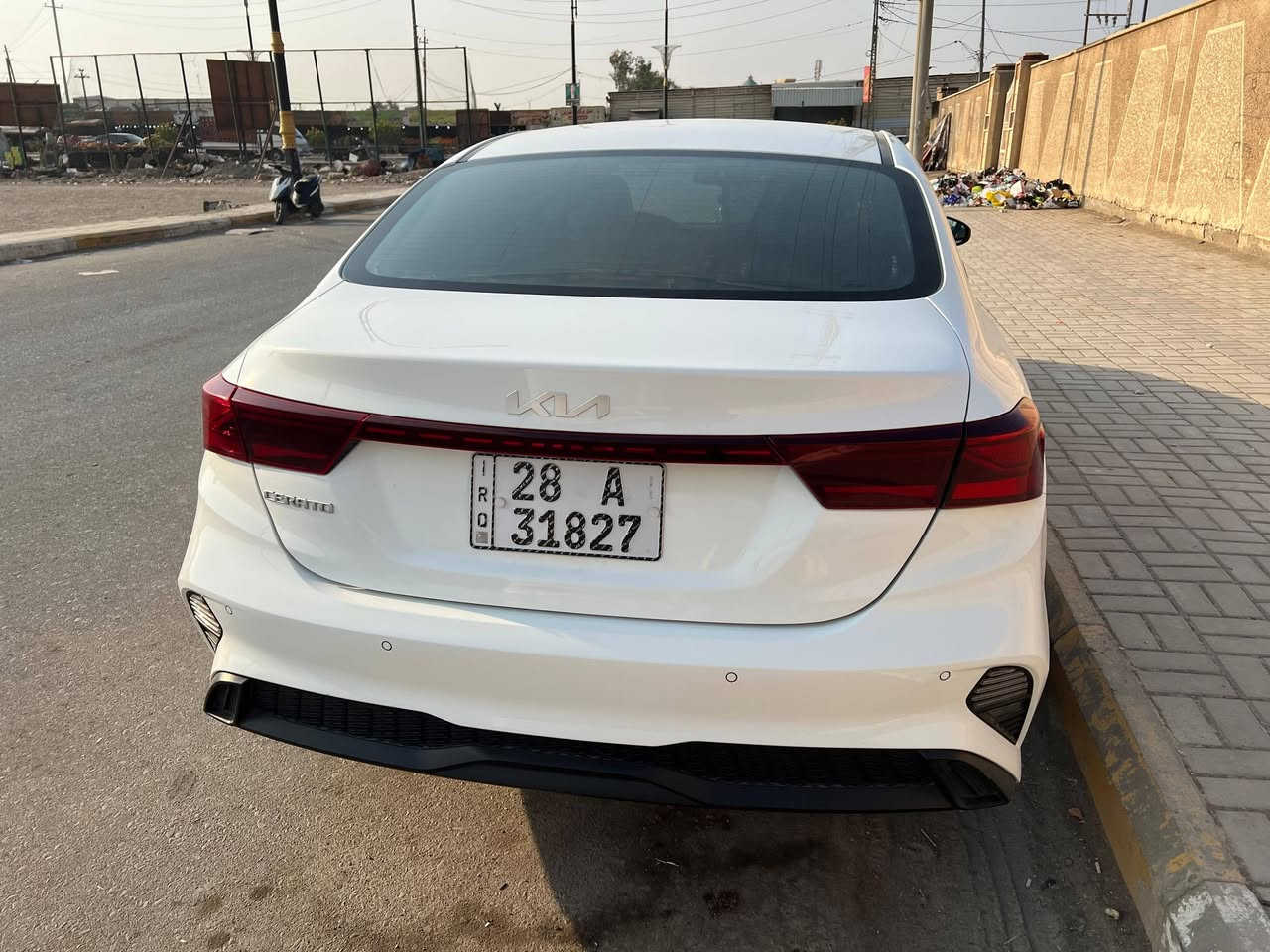 كيا سيراتو موديل 24 كفاله عامه فقط ملاحظه بسيطه بدور الچاملغ الخلفي كلش بسيطه والباقي مكفول بأسمي محرك 1600مكاني السماوة السعر 175$وبيهه مجال السياره جديده كارتون موصفاه عاديه تبريد قطعه وحده 

***********
