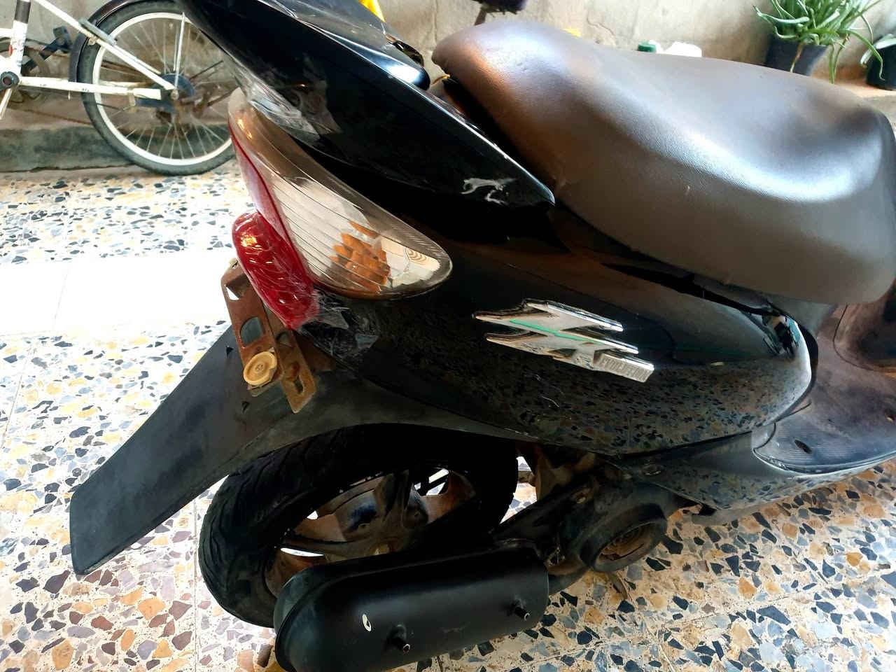 ​🏍️ للبيع دراجة ياماها ياباني أصلي
الوضع: مستخدمة ونظيفة 

​السرعة: 60 كم/ساعة.

​المحرك: بحالة ممتازة وجاهزة من كل شيء.

​السعر: 200 ألف (قابل للتفاوض).

​📥 للتواصل والاستفسار: يرجى المراسلة على الخاص.


**إذا كنت صاحب هذا الإعلان وتريد حذفه لأي سبب، رجاءا أرسل رسالة إلى الدعم الفني**