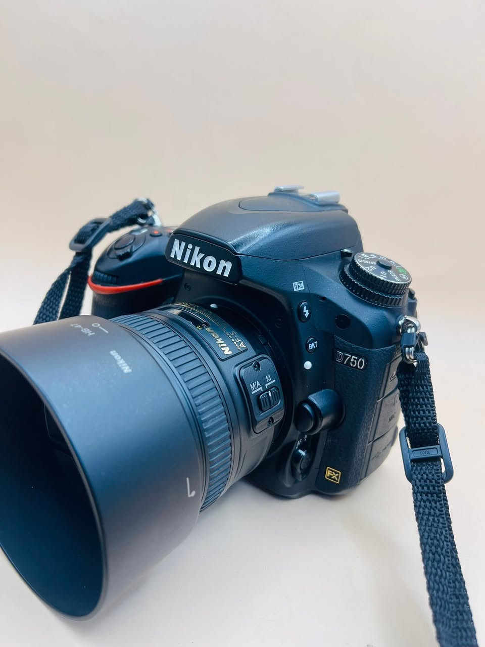 نيكون d750
عدسة 50m فتحه 1.8
شتر 28k
جنطة 
شاحنة
بطارية
حزام كتف
نضافه 95‎%‎
السعر 850 قفل سعر نهائي
للتواصل وتساب او تصال
***********
