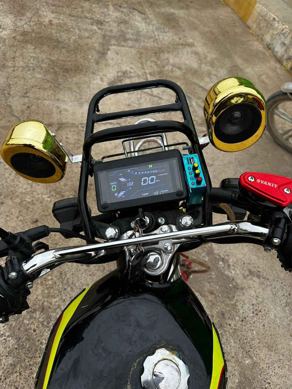 سيفان 2025 بـ700 وبي مجال
***********
