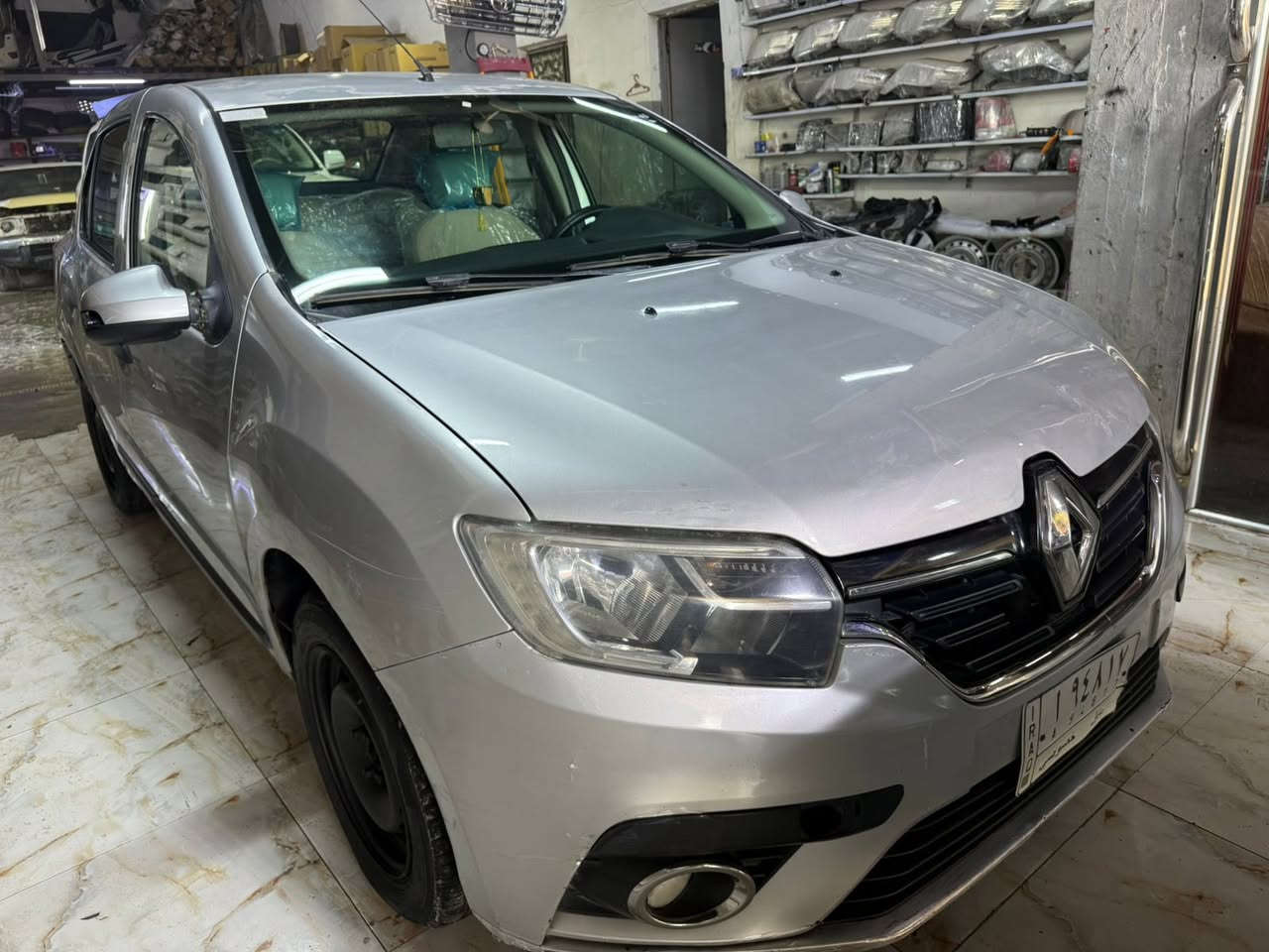 السلام عليكم
رينو موديل 2019 حره
رقم بابل مكفوله من الصبغ والتبديل بيه باردات بصيطه مكينه كير كله جديد  المكان ديوانيه للاستفسار اكثر الاتصال ***********
***********
