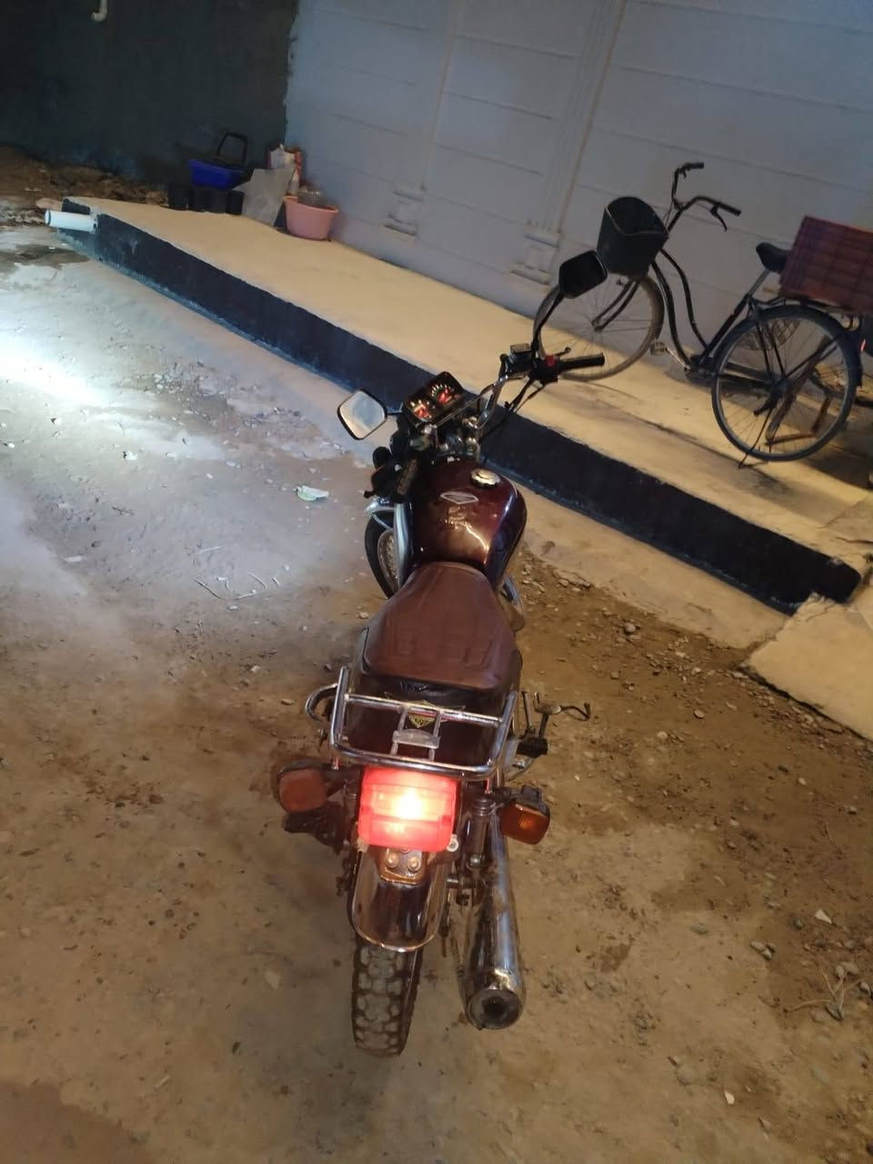 سلام عليكم دراجه 2023نضيفه كدامك المحرك شرط ممفتوح السعر 375وبي مجال حيل للطيبين بس لتعبني فدوه اروحلك حته بلاش انطيك ياها 😂خاص موجود وهاذا الرقم. ***********
