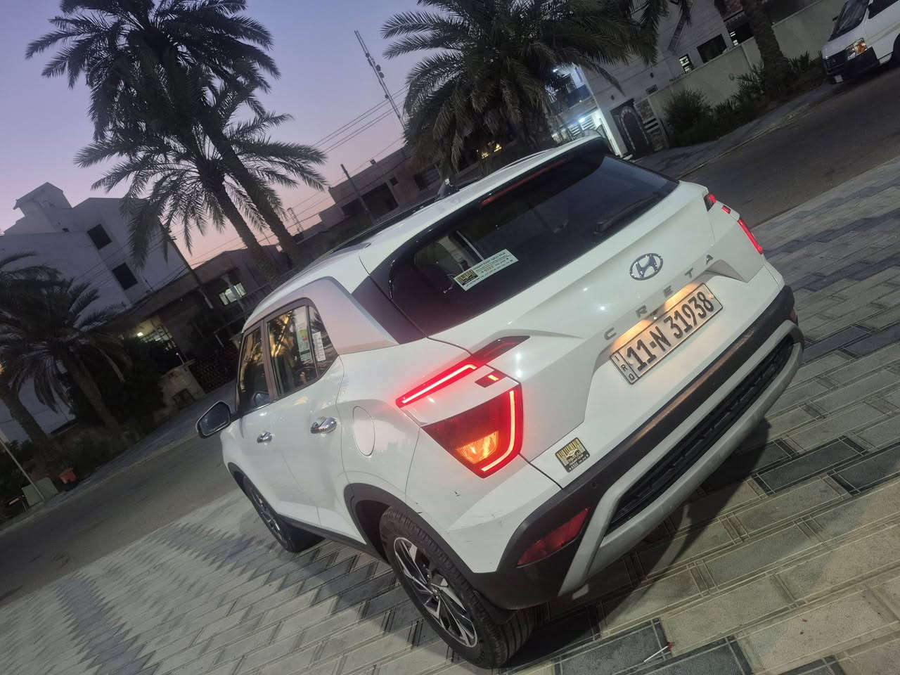 سعر مناسب ١٤٥
هونداي كرتا 24 فول ١ع ١
بغداد بصمه بانوراما تشغيل عن بعد لد امامي خلفي اشاير ومري شفط شاشه وكامره تحكمات شاشه وكامره ويل كب هاندبريك بصمه اوتو هولد مانع انزلاق شفتات تبريد قطعتين داخل لونين  جديده ماشيه ٢٤فقط
بيها شويا حالوب  وبارد بسيط جدا 
بغداد حي جامعه 
***********
***********
