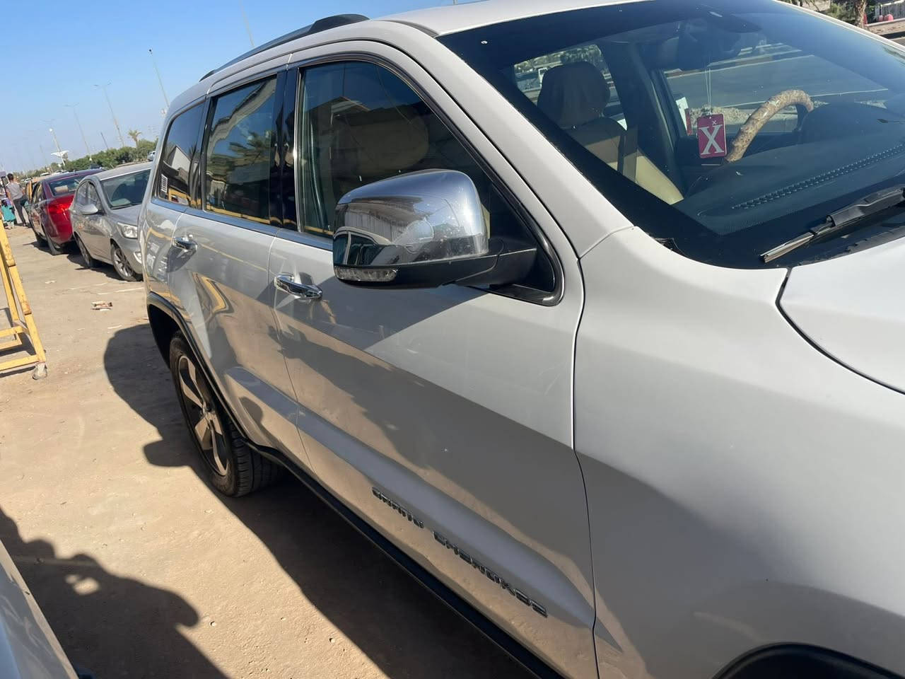 جيب للبيع 2014 شيروكي
فول مواصفات واحد على واحد 
السونار مالها موجود 
السعر 180 وبيها مجال 
المكان كربلاء 
رقم الهاتف ***********
