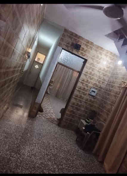 السلام عليكم  بيت للبيع مساحه ١٠٠م الواجهه ٥ نزال ٢٠ مسلح بناء حديث طابو صرف في المعوقين شارع الوازات طابقين استقبال مطبخ صاله غرفة نوم خدمات والثاني غرفتين نوم وخدمات السعر ١٢٠ مليون المراجعه مع مكتب دلاليه ابو فراس العتابي ***********وًابومحمدالشمري ***********🌹🌹🌹🌹
