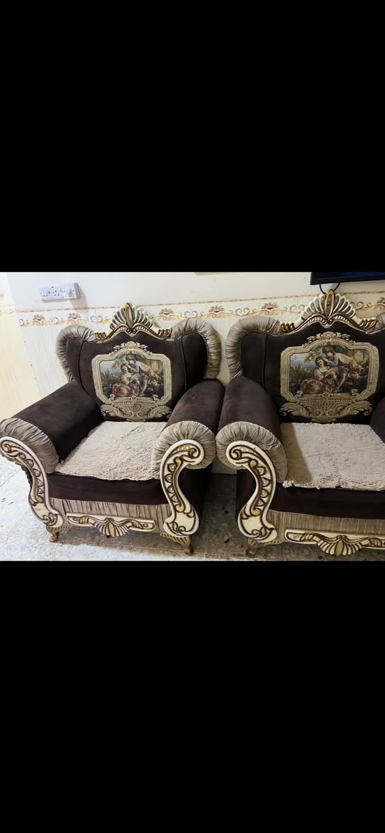 بيع تخم 10 مقاعد 
سعر مع الساعه ب٣٠٠ الف 
العنوان بغداد 
*********** واتساب
