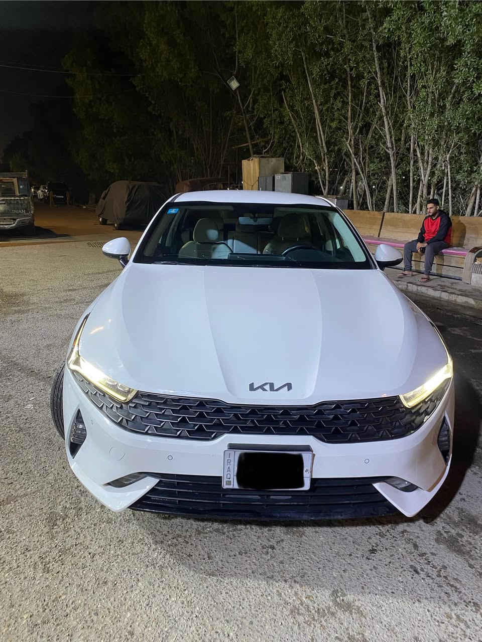 السلام عليكم 

للبيع K5 كي فايف 2023 
خليجي 
الدولية ام الضمان
رقمها بغداد بأسمي تحويل مباشر 
فول مواصفات
محرك 2000 
حساسات امامية خلفية 
كامرة خلفية 
بصمة 
تشغيل عن بعد 
قطعتين تبريد 
انظمة قيادة 
شاشة تدعم ابل كار بلي 
مري شفط و اشاير بالمري 
مقاعد قماش و بدون فتحة سقف 
ماشية 43 الف كيلو 
مكان السيارة بغداد حي الجهاد 

السيارة ماخذها زيرو من الوكالة على ايدي 
صيانة و دهن و فلاتر كلا بالوكالة و موجودة الفواتير 
و كل غراضها الاصلية وياها بدون اي نقص 
كفالة عامة بدون بدون قطرة صبغ 

بيها بارد بحافة البنيد كلش قليل و بارد اباب السايق يم اليدة مال باب فقط فقط  

للاستفسار الاتصال على الرقم 
*********** 
شكراً جزيلاً
