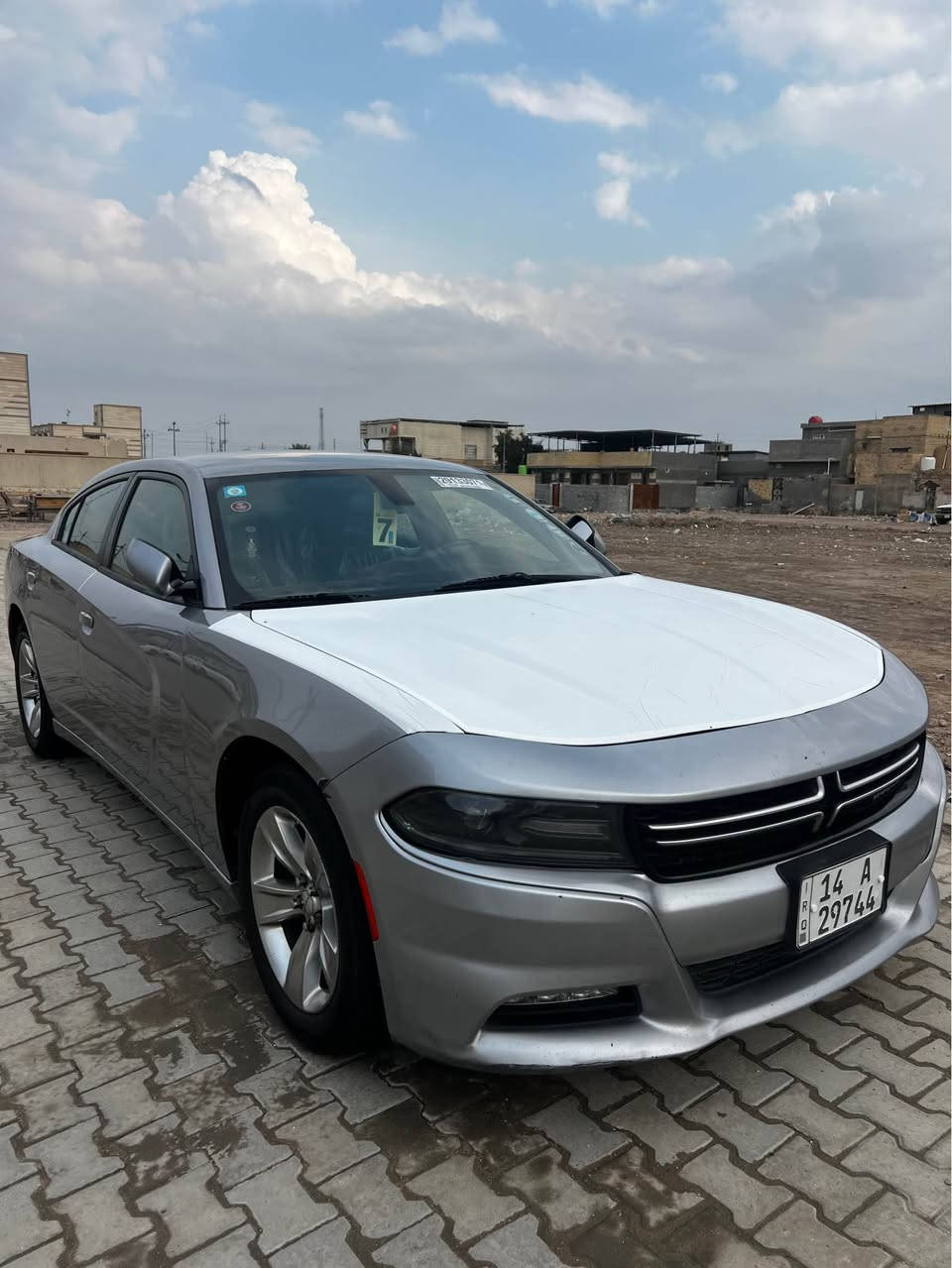 السلام عليكم 
للبيع جارجر موديل ١٥ معلايه ٢٢ رقم بصره جديد وسنويه جديده 
سياره وارد كندي 
بيها جاملغ وبنيد بالعراق بدون دواخل بدون ايرباك وبيها بارد والباقي كفاله
سياره جديده كلش وجاهزه 
مكاني البصره 
السعر ١٥٨ 
الاستفسار اتصل ع الرقم 
*********** البصرة, العراق
