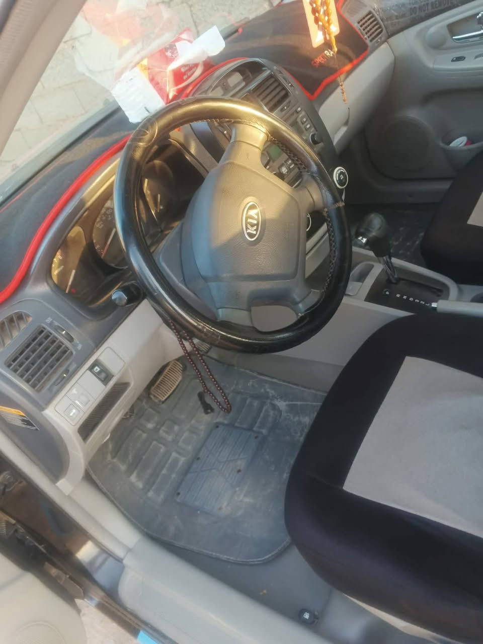 السلام عليكم كيا سبكترا ٢٠٠٧ محرك ٢٠٠٠  كير ومحرك جيد جدا تبريد كمبريسر عاطل فقط  وارد امريكي مصبوغه احزام ضربتها جاملغ الامامي الايمن رقم ديالى دولي مشروع وطني  السعر ٧٧ بيها مجال قليل العنوان بغداد حي العامل قرب دائره الكهرباء عل السريع هاتف ***********
