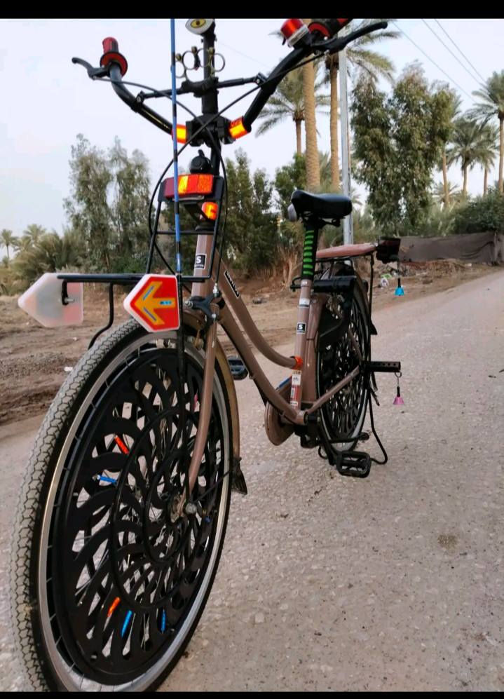 سلام عليكم بايسكل للبيع نضيف شخط ما بي  العنوان القاسم السعيدي مديل 2021 مجنبز  فول مواصفات السعر خاص  او الاتصال على الرقم وبي واتساب  ***********
