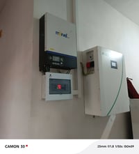 طاقة شمسية • ٥ ألواح ٦٢٠ واط • بطارية ليثيوم ٨ كيلو