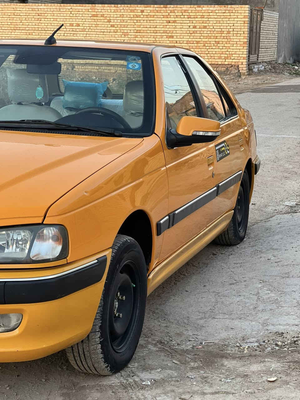 سلام وعليكم من رخصت الادمن بيجو بارص 23  رقم بغداد بسمي شرط تحويل مصفره هيئه وغرامات هزه جديده محرك كيره كفاله سياره مكفوله ما عده باب خلف ساق بي صبغ شي قليلي تايرات جدد مكاني بغداد جسر دياله جديد *********** سياره معروضه 75 ورقه وبيه مجال حك جيه
