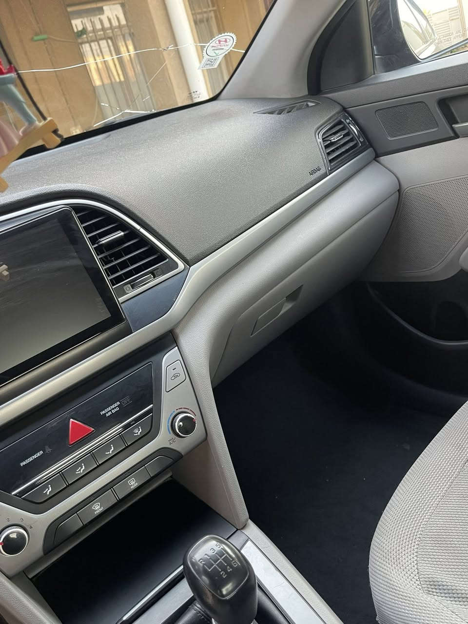 السلام عليكم النترا للبيع موديل 2017 كير عادي 6 نمر رقم بغداد صور السونار موجود بلمنشور السعر 100 وبيها مجال *********** مكان السيارة الصويرة
