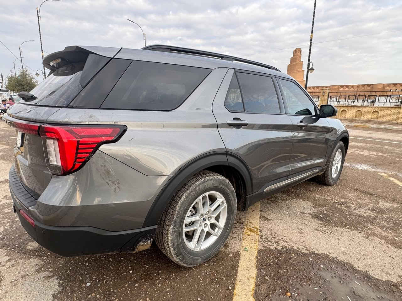 سلام عليكم
 فورد اكسبلورر موديل 2025 active 
والضرر كما موضح في الصور للاستفسار الاتصال على  ***********
