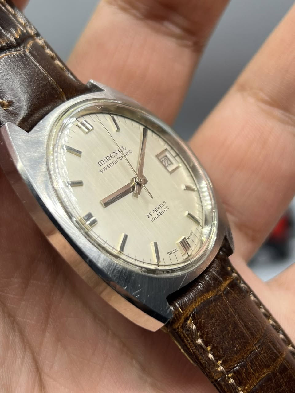 تحفة سويسرية عريقة ميركسال سوبر اوتوماتيك 25 حجر منفذ شهري نظافة تامة سير مستبدل قطر 35 ملم 

للحجز والاستفسار خاص 
او واتساب ***********
