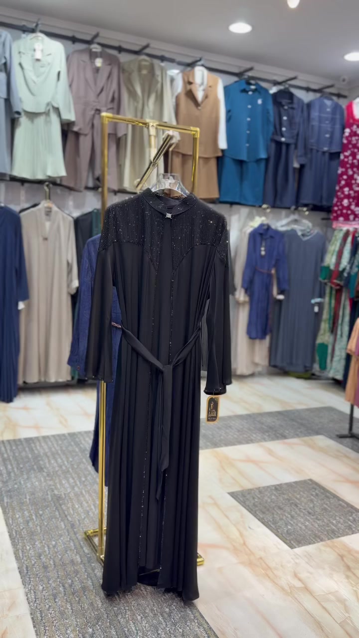 ⸻

افتتاح أزياء كشكشة النسائية… أناقة تبدأ من هنا 🌷

بكل فخر وسعادة نعلن عن الافتتاح الرسمي لمحل أزياء كشكشة النسائية، الوجهة الجديدة لكل امرأة تبحث عن الأناقة، التميز، ولمسة الجمال الخاصة التي تعكس شخصيتها.

في كشكشة نؤمن أن الأزياء ليست مجرد ملابس، بل هي أسلوب حياة ورسالة ثقة تعبر عن روح المرأة العصرية. لذلك حرصنا على اختيار تشكيلة متنوعة من الموديلات التي تجمع بين الحداثة والرقي، لتناسب مختلف الأذواق والمناسبات — من الإطلالات اليومية البسيطة إلى فساتين السهرات والمناسبات الخاصة.

✨ ماذا يميز أزياء كشكشة؟
 • تصاميم عصرية تواكب أحدث صيحات الموضة
 • جودة عالية وخامات مريحة
 • أسعار مناسبة للجميع
 • خدمة راقية واهتمام بأدق التفاصيل

نسعى في كشكشة لأن تكون كل زيارة تجربة ممتعة، وكل قطعة تختارينها قصة أناقة جديدة تضيف إلى حضوركِ تألقًا لا يُنسى.

ندعوكن لزيارتنا في موقعنا الجديد واكتشاف عالم من الألوان، الأناقة، والتفاصيل الجميلة التي صُممت خصيصً


**إذا كنت صاحب هذا الإعلان وتريد حذفه لأي سبب، رجاءا أرسل رسالة إلى الدعم الفني**