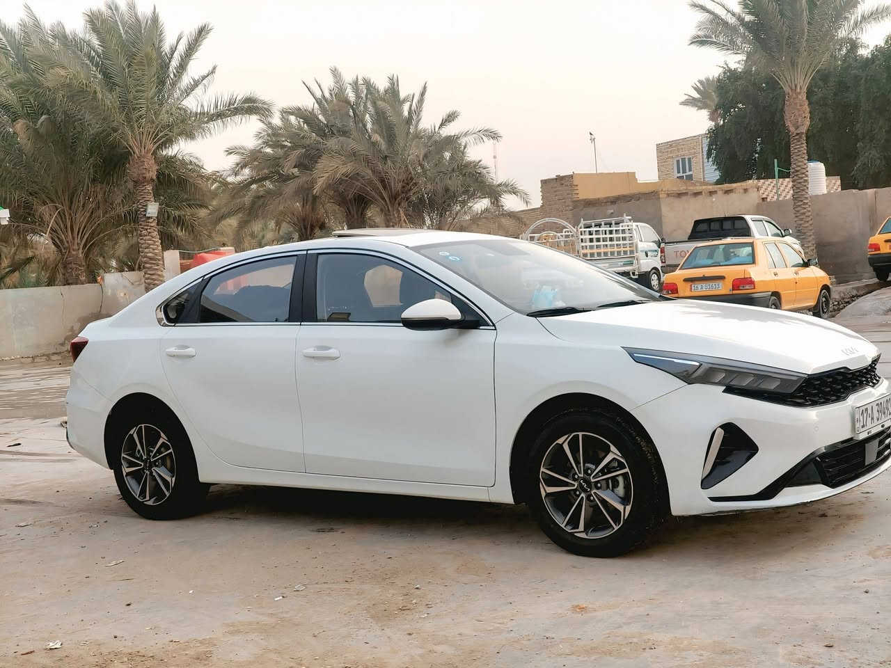 السلام عليكم سياره K3 2024  خليجي تجمع صيني  سياره ماشيه 20 الف جديده كلش استخدام شخصي فقط من البيت لدوام مكفوله من كلشي تخم تاير حداديه محرك خير من الله مكينه 1500 دوش كامره خلفيه حساسات اماميه وخلفيه فتحه بل قماره محرك دبل نوزل اشاره بل مرايه مري طي تحكم ستيرن ذكي شاشه دجتل سياره نضفيه فول رقم مثنى سعره 140 وبيه مجال كلش قليل معوقين  للستفسار ***********
