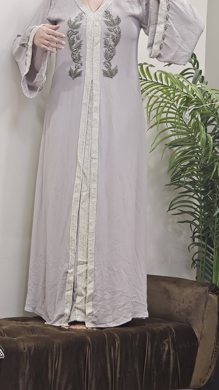 بشت قطعتين كلش راقي وثكيل
من وره البشت عيون كلش حلوه
خياط كلفني ٨٠ 
ابيعه ب ٤٠
الباقي على ١٥ الف 
ملبوس مرا وحدة وكلش نظيفات 
التوصيل بغداد ومحافظات ٥


**إذا كنت صاحب هذا الإعلان وتريد حذفه لأي سبب، رجاءا أرسل رسالة إلى الدعم الفني**