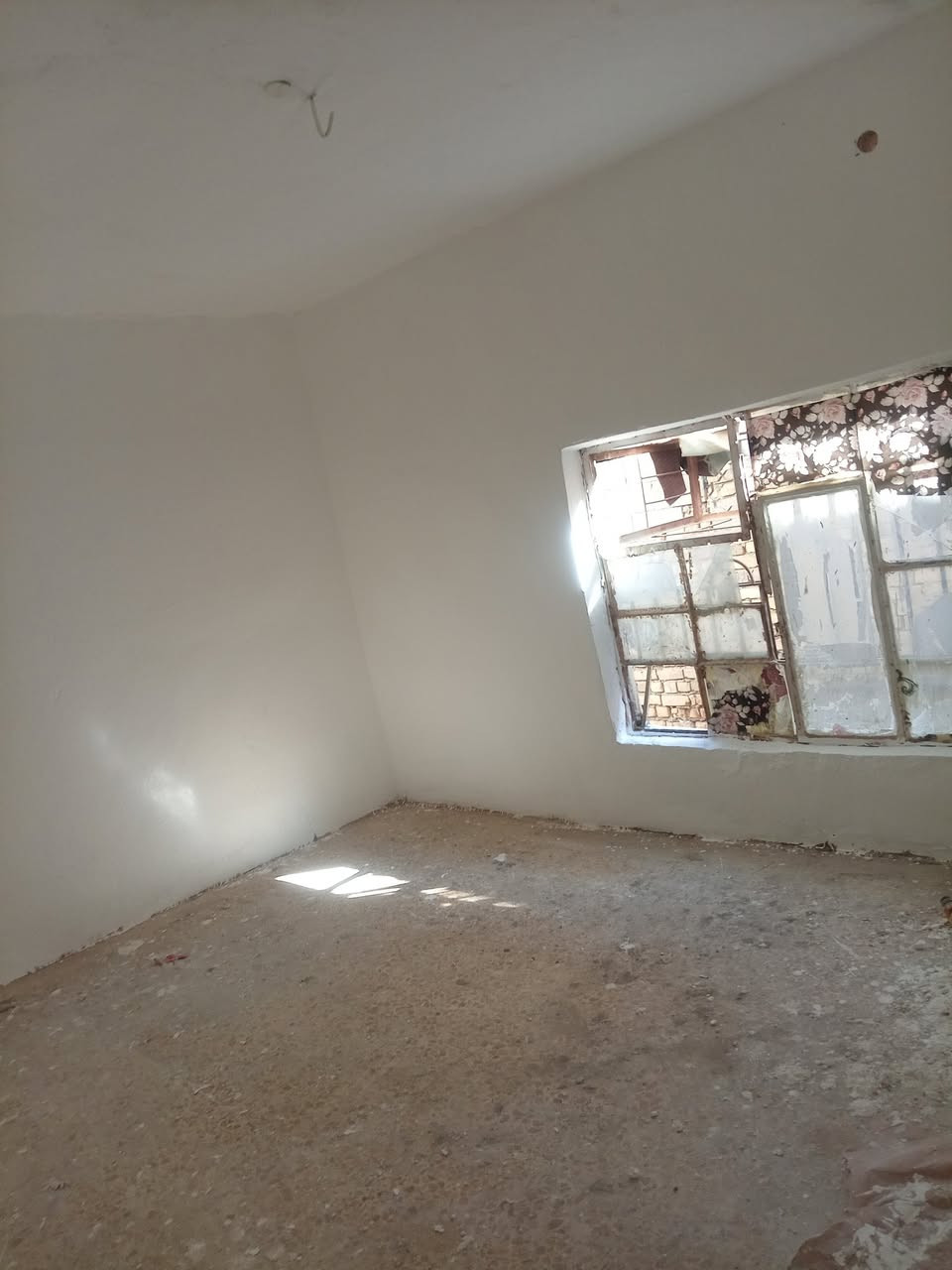 السلام عليكم نعمل كافه لأصباغ الجداريه والنثر بأسعار مناسبه اليحب يتصل ***********
