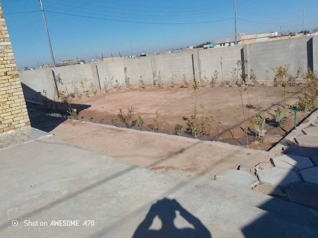 السلام عليكم بيت للبيع مساحه 400

يحتوي علا غرفتين نوم

صاله 10في5متر

مطبخ ومجموعه صحيات

كراج يوسع سياره

وحديقه 150متر

بناء طابوك وصب كونكريت

سيراميك جداري وارضيه بورسلين

البيت ركن علا ثلاث شوارع.

تبليط ماي كهرباء

اقرار محكمه وتنازل بسم المشتري
والاستفسار. ***********

السعر 60وقابل للتفاوض النجف, العراق
