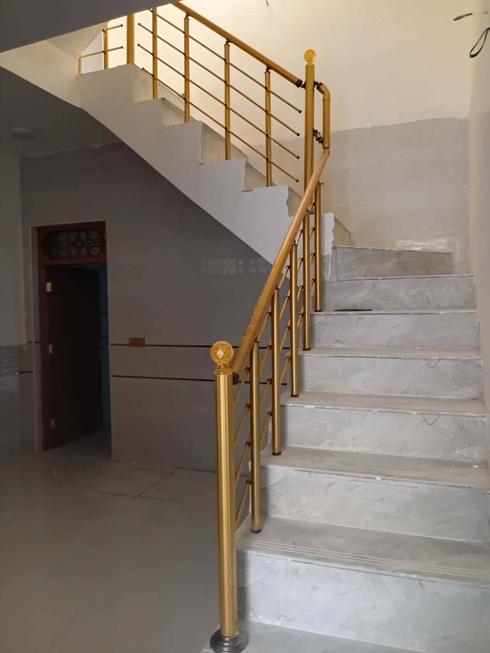 السلام عليكم
بيت رهن

100متر

جديد غير مسكون

طابقين اربع غرف نوم 

حي العسكري قرب المنتزه الجديد 

خلف مول ابن حمودي 

سعر الرهن 45 قفل 

الاستفسار 
***********
