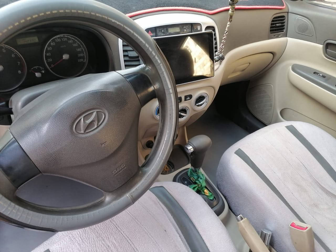 السلام عليكم اخوان اكسنت للبيع ٢٠١٠ بغداد موجوده بابل السياره بيه جملغ امامي وبنيد مبدل اصلي بدون داخل حادث صطحي ومبدل اصلي *********** السعر ٩٢ وبيه مجال

