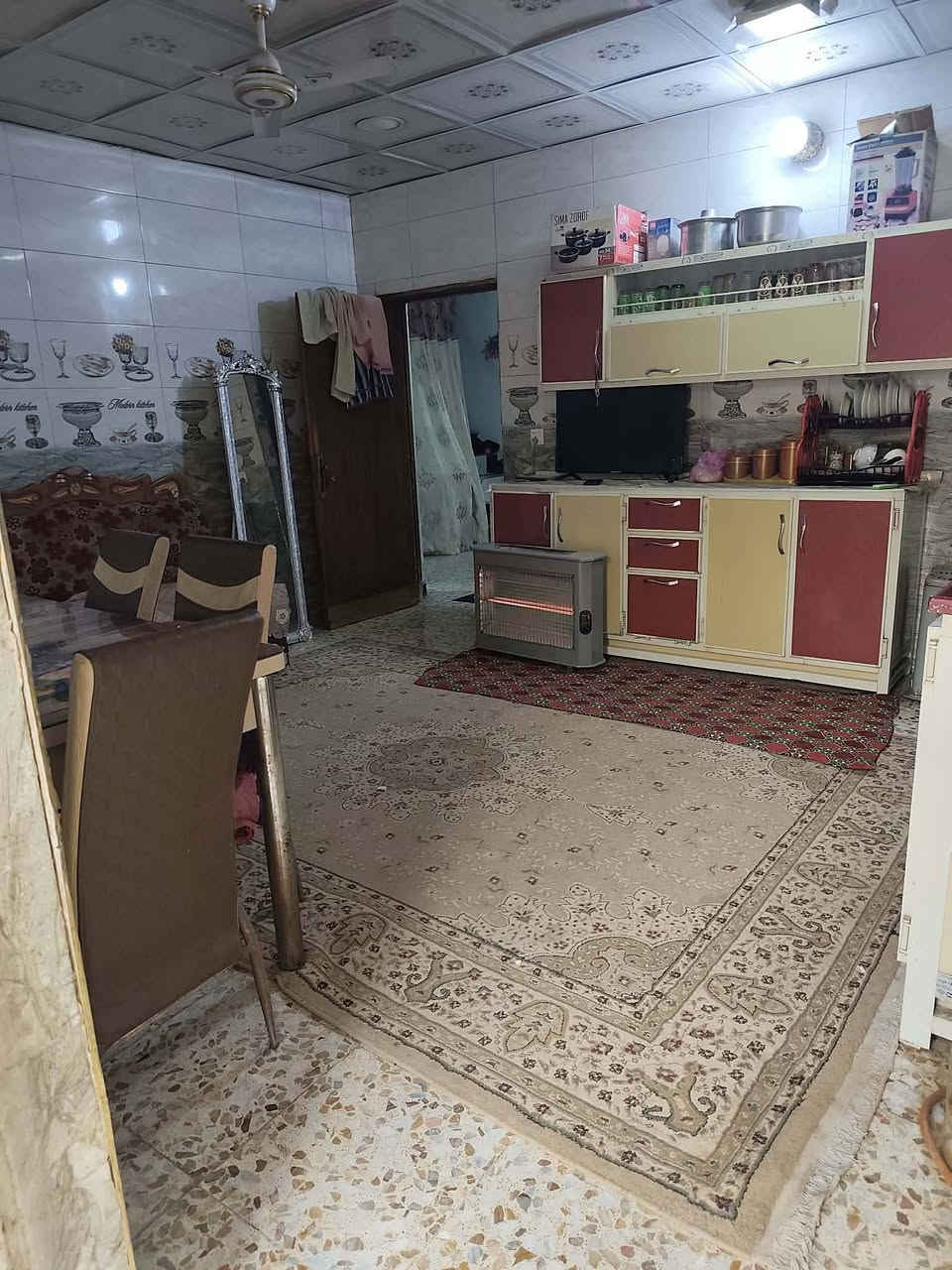 مكلف بلنشر بيت طابو صرف للبيع مساحته ٢٦٣م صاله ٣غرف نوم كلدور ومطبخ وصحيات مكانه شارع اثمانين قرب مدرسة عمر بن عبدالعزيز للاستفسار الاتصال بالرقم ***********
