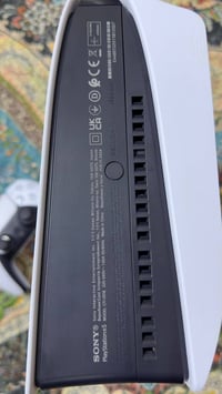 بليستيشن 5 استعمال قليل كلش للبيع مع اشتراك شهر الاضافي وبل حساب موجود...