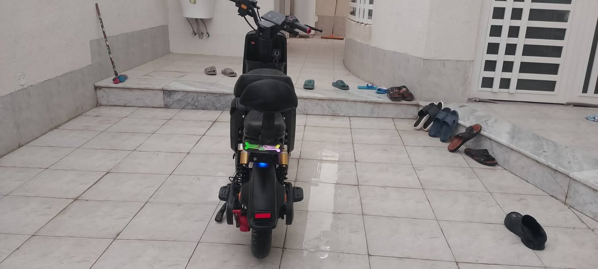 السلام عليكم شباب دراجه شحن R9 للبيع كفاله عامه من الزلغ لون  سواد موديل2025 سرعه109 اربع نمر كلشي شغال بيها كهربائيات هورن اشاير يمنى يسرى لايت عالي ناصي  جاهز الدراجه مانقصها برغي غراضها كلها موجوده بطاريات كبار 32امبييير السعر مناسب مكاني بصره أبو كوصر مو شراي لاتراسل السعر خاص ***********
