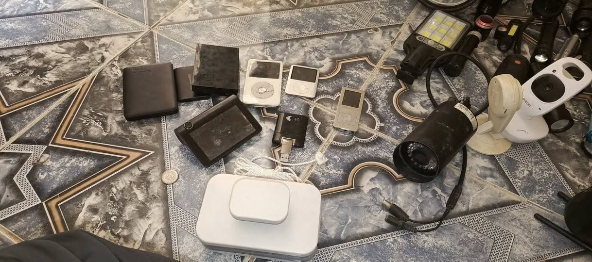 34لايت حديد كلهن كبار وزغار
وبيهن ليزرات مال سل ا ح 
و4كامرات وهاردات 3, وابي ثري 
ابل 2 وكامره سياره وحده 
ال ع باب الله يفيدنه شلعه وحده
سعرهن 275 شلع


**إذا كنت صاحب هذا الإعلان وتريد حذفه لأي سبب، رجاءا أرسل رسالة إلى الدعم الفني**