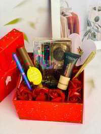 بوكس هدايا مكياج • أحمر أنيق • هدية للبنات