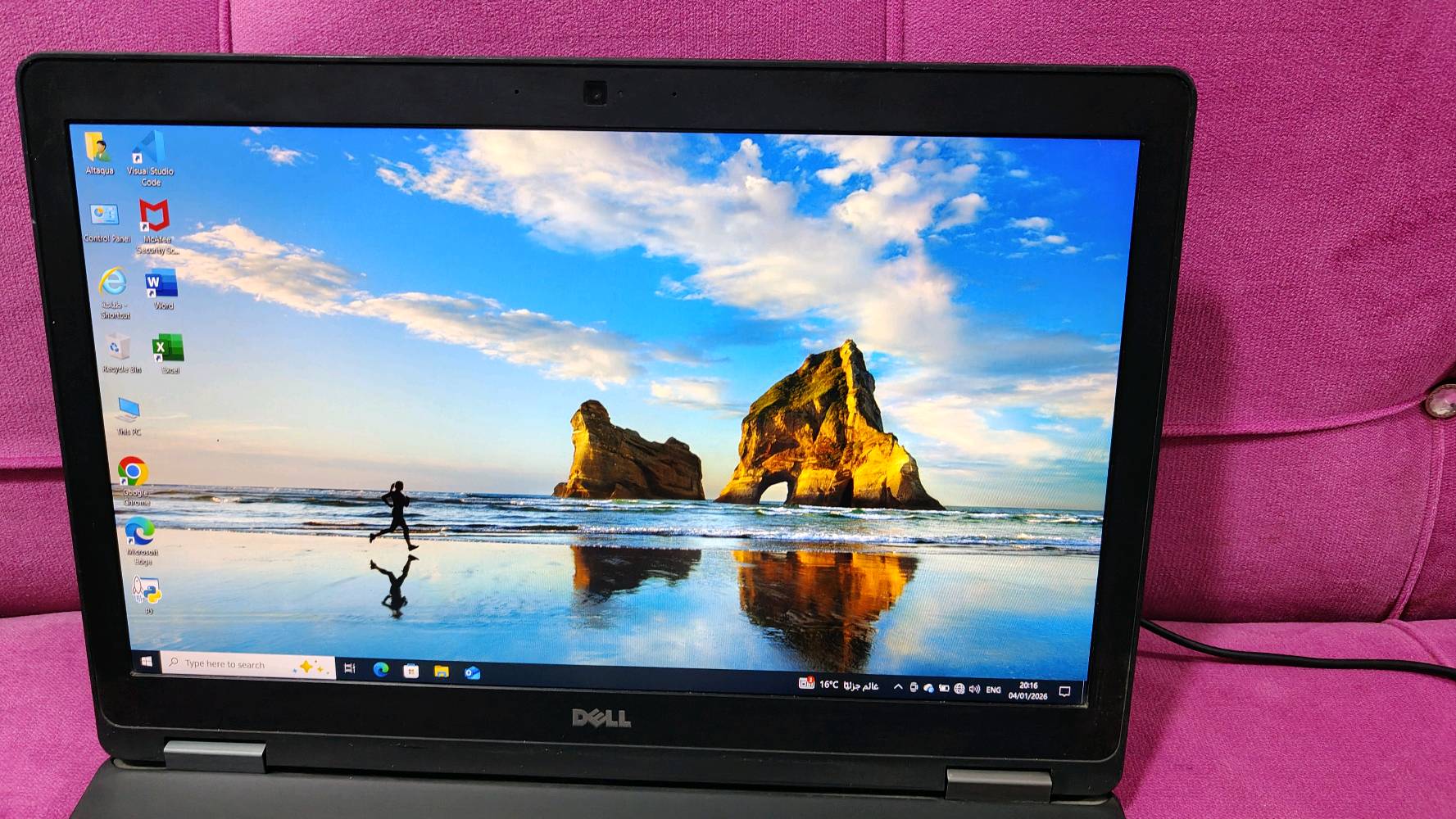 اللابتوب المعروض للبيع هو Dell Latitude E5570 بحالة ممتازة. يحتوي على معالج Intel Core i7-6600U بسرعة 2.60 جيجاهرتز، وذاكرة RAM بحجم 8 جيجابايت، وكرت شاشة AMD Radeon R5 M360 بمساحة 2 جيجابايت. السعة التخزينية 256 جيجابايت نوع SSD. الجهاز نظيف ويعمل بكفاءة عالية.

إذا عندك اهتمام أو أي استفسار، لا تتردد تتواصل وياي.