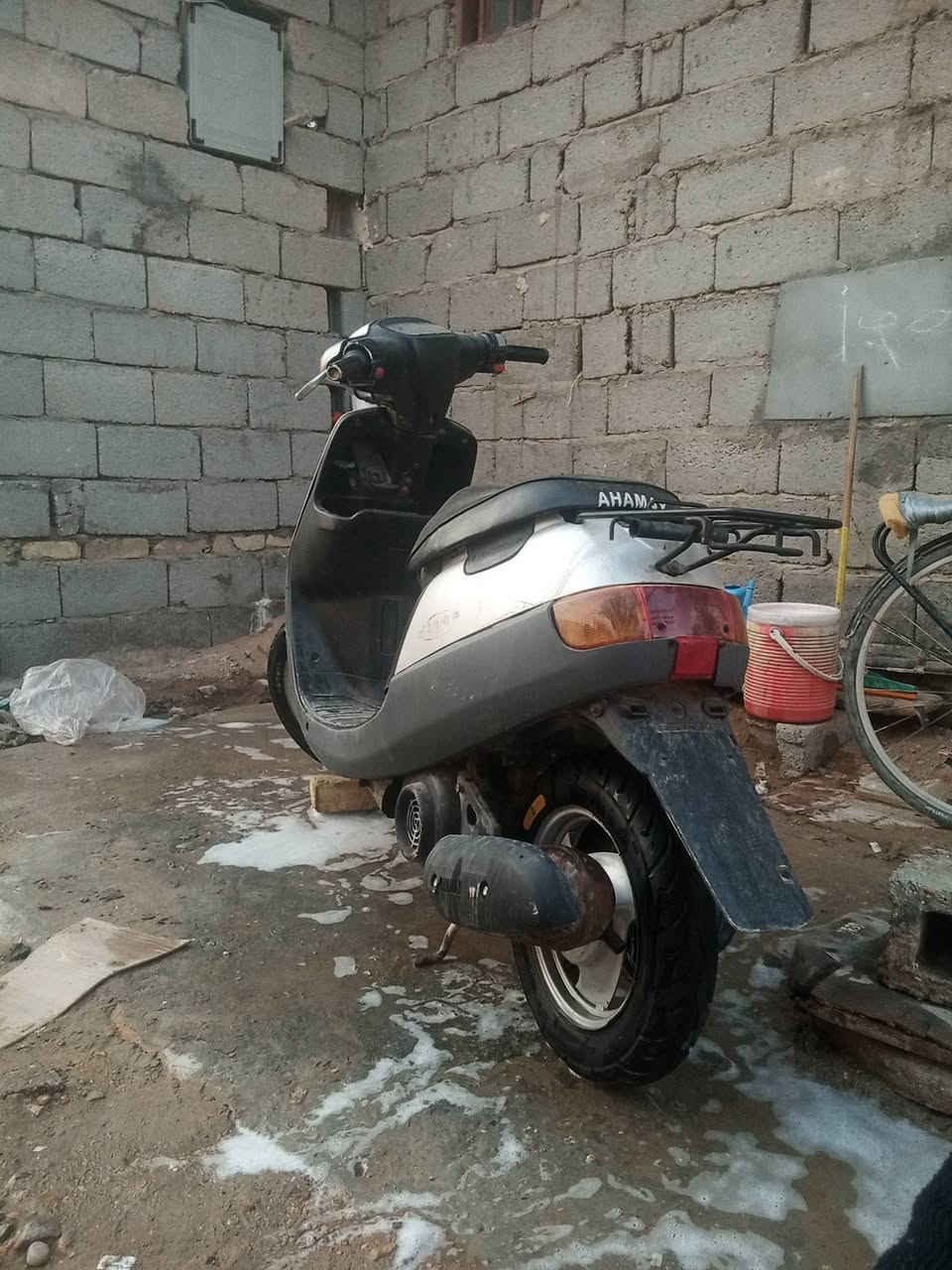 سلام عليكم دراجه بطه للمراوس بيجي 9 زروف 
دراجه بطه للمراوس بيجي 9 زروف دراجه نضيفه ونشطة شلعه ومعدل محرك ناعم ونضيف كلشي شغال لايت اشاير عداد سرعه شغال بس سلف يرادله باتري دراجه صار 10 أيام متروكه صورته بدون غسل كله بلاديه ..كربلاء


**إذا كنت صاحب هذا الإعلان وتريد حذفه لأي سبب، رجاءا أرسل رسالة إلى الدعم الفني**