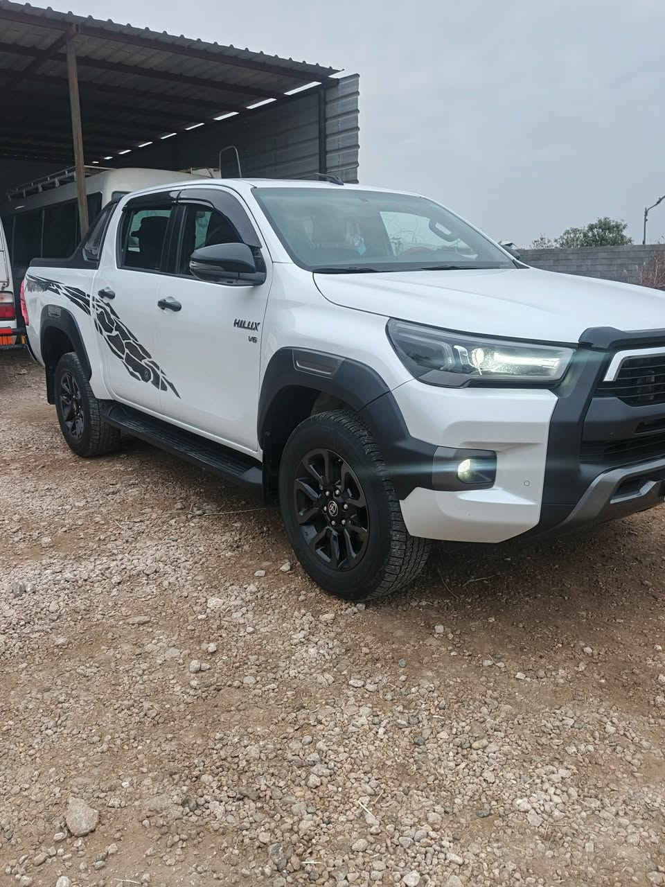 السلام عليكم
للبيع فور ويل فنجر 6 سلندر رقم بغداد بأسمي تحويل مباشر موديل 2024 
المواصفات اربع كاميرات جي بي اس لايترولوجين يشاير لكزس تايرات الشركه جواها سبير الشركه منازل السياره جديده ومال جناي وكفاله عامه حتى من الشخط حتى من النقراش سياره شكه مال دنبوس ما بيها السعر 420 وبيها مجال الاتصال على هذا الرقم ابو سيف‏‪***********‬‏🦅🦅🦅‏‪***********‬‏
