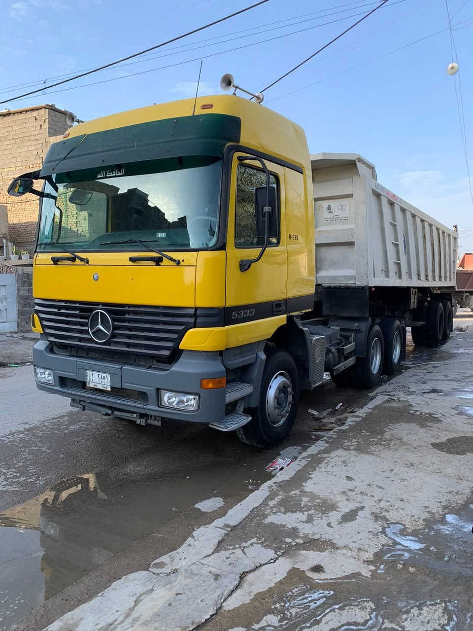 السلام وعليكم اكتروس 2002للبيع حجم3353مربوطه قلاب ٣محاور عربانه اماراتيه2009 مكينه جديده كير جديد تخم تايراستفسار***********
